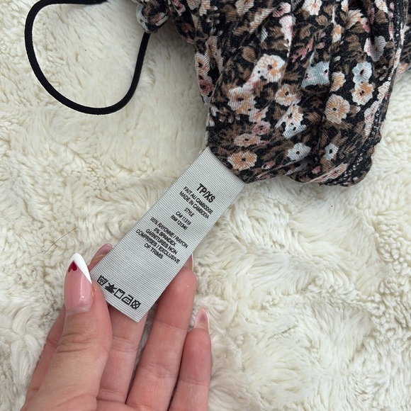 Garage Black Floral Crop Top | Size XS | Y2K Stretch Cami with Floral Print - Picture 3 of 4